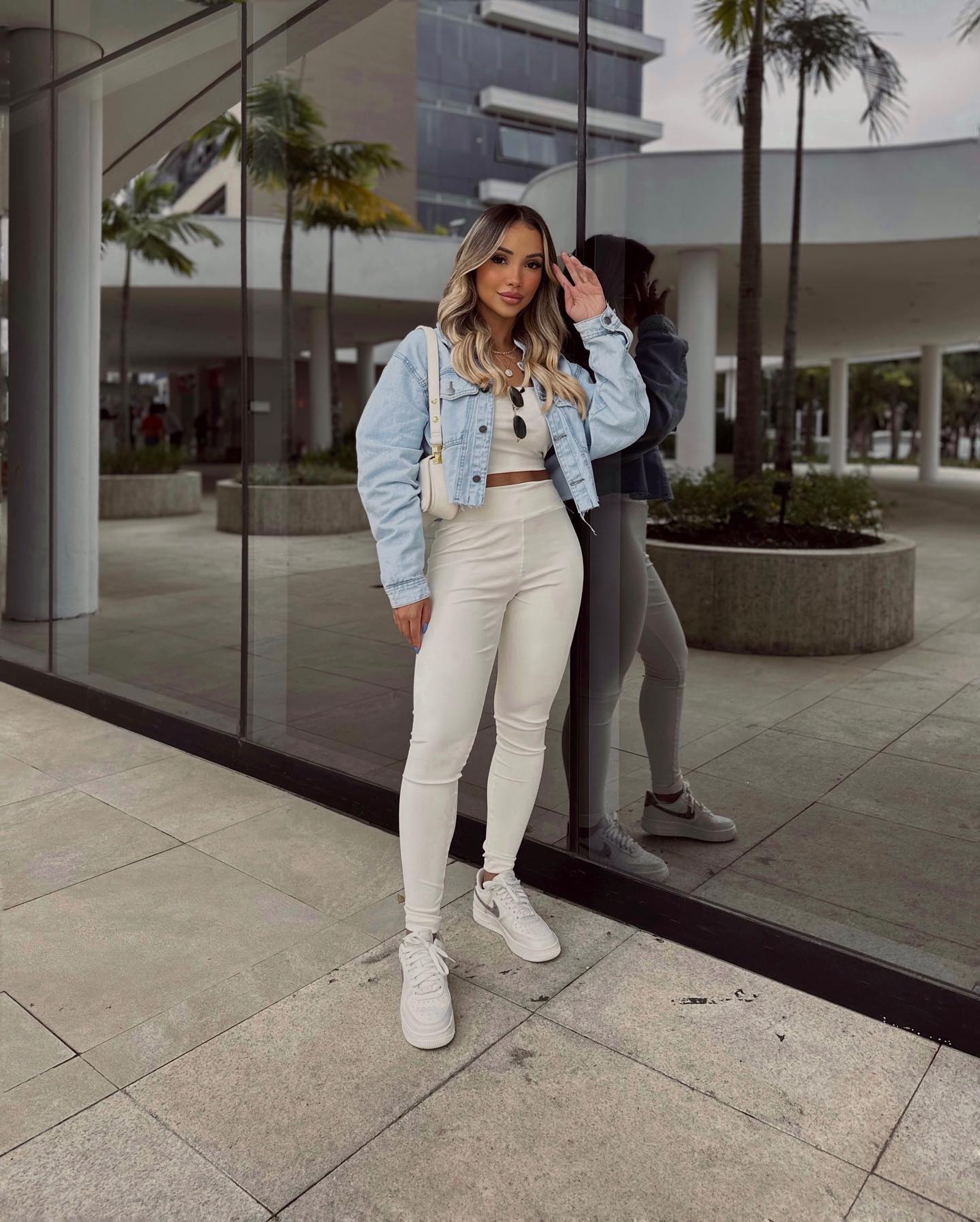 erros ao usar jaqueta jeans clara