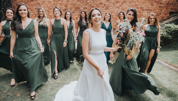 5 ideias de títulos:
1. Casamento de Dia vs. Noite: Qual o look ideal?
2. Guia Completo: Como se vestir para um casamento civil.
3. Tecidos e Cores: As tendências de moda para convidados em 2026.
4. O que o noivo e padrinhos devem vestir em cada tipo de cerimônia.
5. Casamento ao Ar Livre: Dicas de looks confortáveis e elegantes.