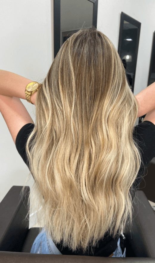 Loiro Bege Perolado: A Alternativa Suave para Morenas Iluminadas