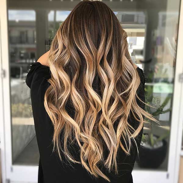 Loiro Bege Perolado: A Alternativa Suave para Morenas Iluminadas