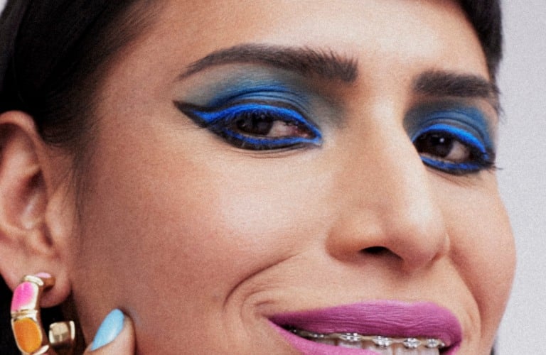 Maquiagem para Realçar as Maçãs do Rosto: Técnicas de Iluminador e Contorno