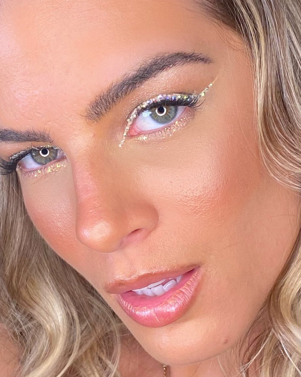 quanto custa maquiagem profissional réveillon