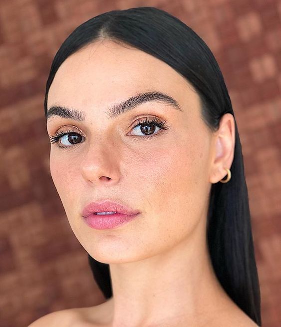 Maquiagem Rápida em 10 Minutos: Segredos para um Look Impecável no Dia a Dia