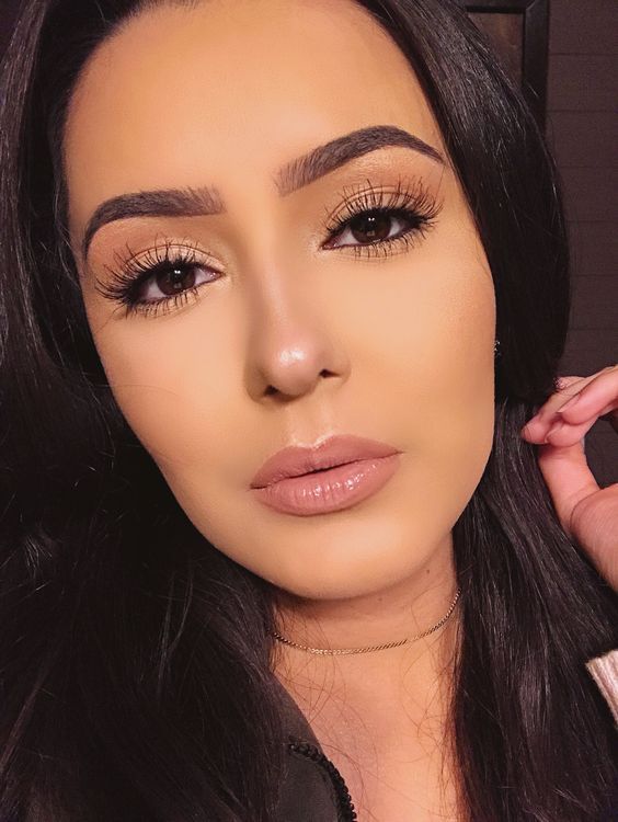 Maquiagem Duradoura: Produtos e Técnicas para Fixar a Make o Dia Todo