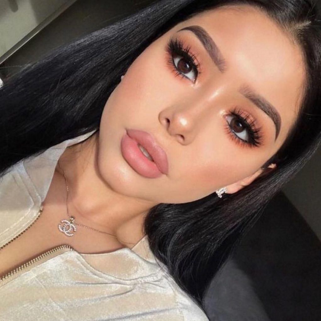 Maquiagem Duradoura: Produtos e Técnicas para Fixar a Make o Dia Todo