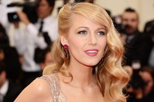 Além do Nude: A Versatilidade dos Lábios de Blake Lively no Tapete Vermelho