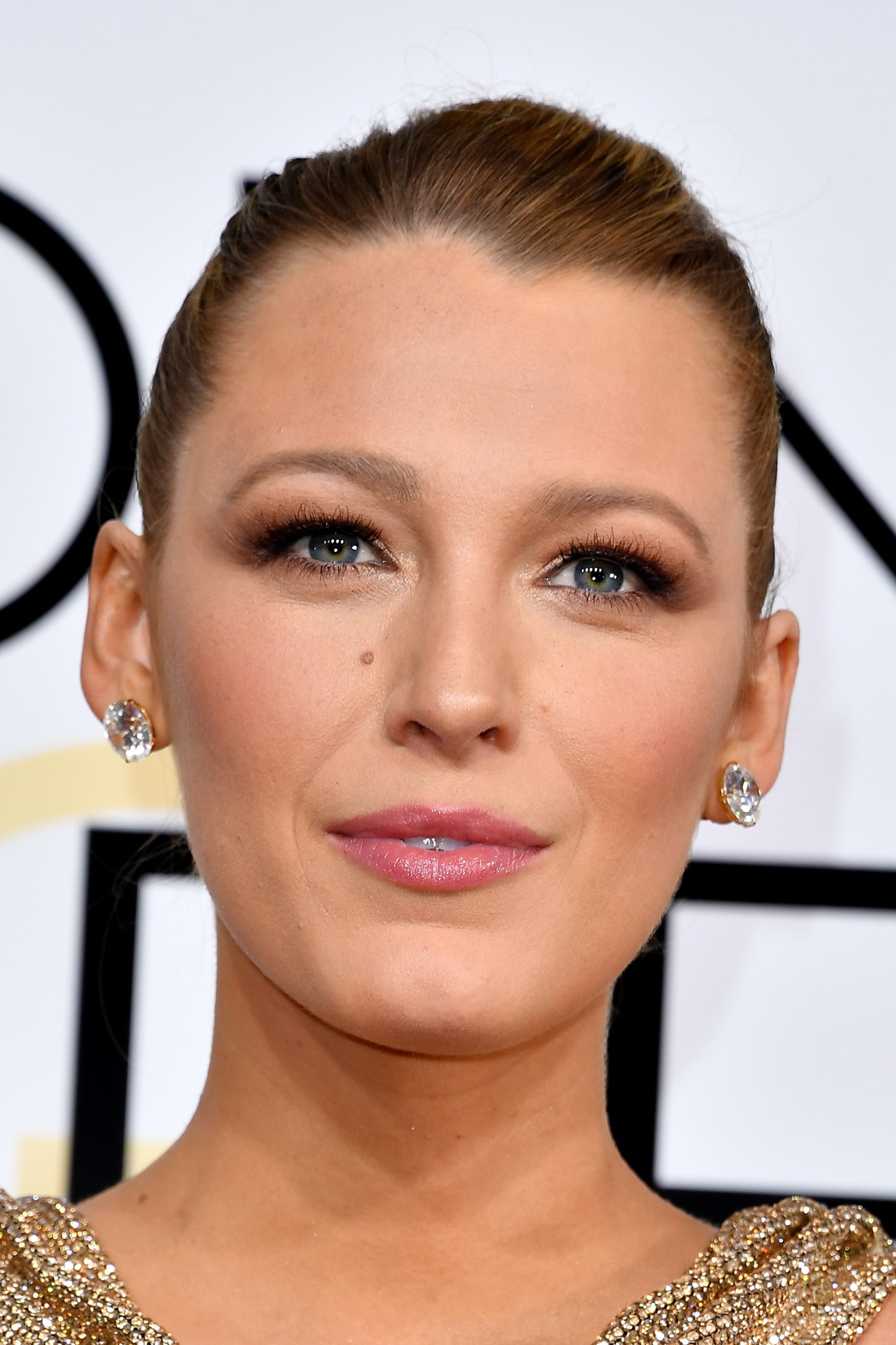 Os Segredos da Pele Iluminada de Blake Lively: Produtos e Aplicações