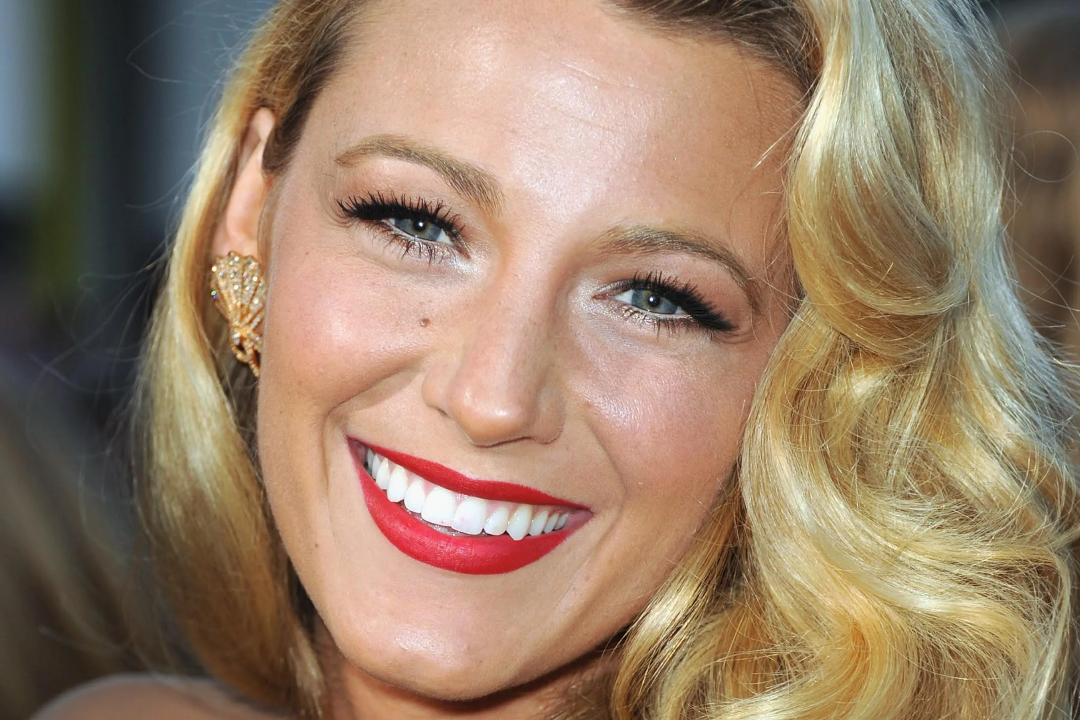 Além do Nude: A Versatilidade dos Lábios de Blake Lively no Tapete Vermelho