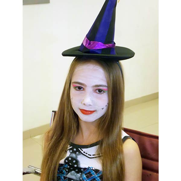 Como Desenhar Teias de Aranha e Outros Detalhes na Maquiagem de Bruxa