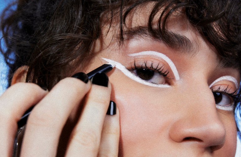 Foxy Eyes: O Delineado Moderno que Alonga o Olhar