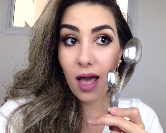 Guia Completo: Delineado Gatinho Impecável com Apenas Uma Colher