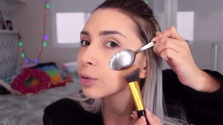 maquiagem com colher