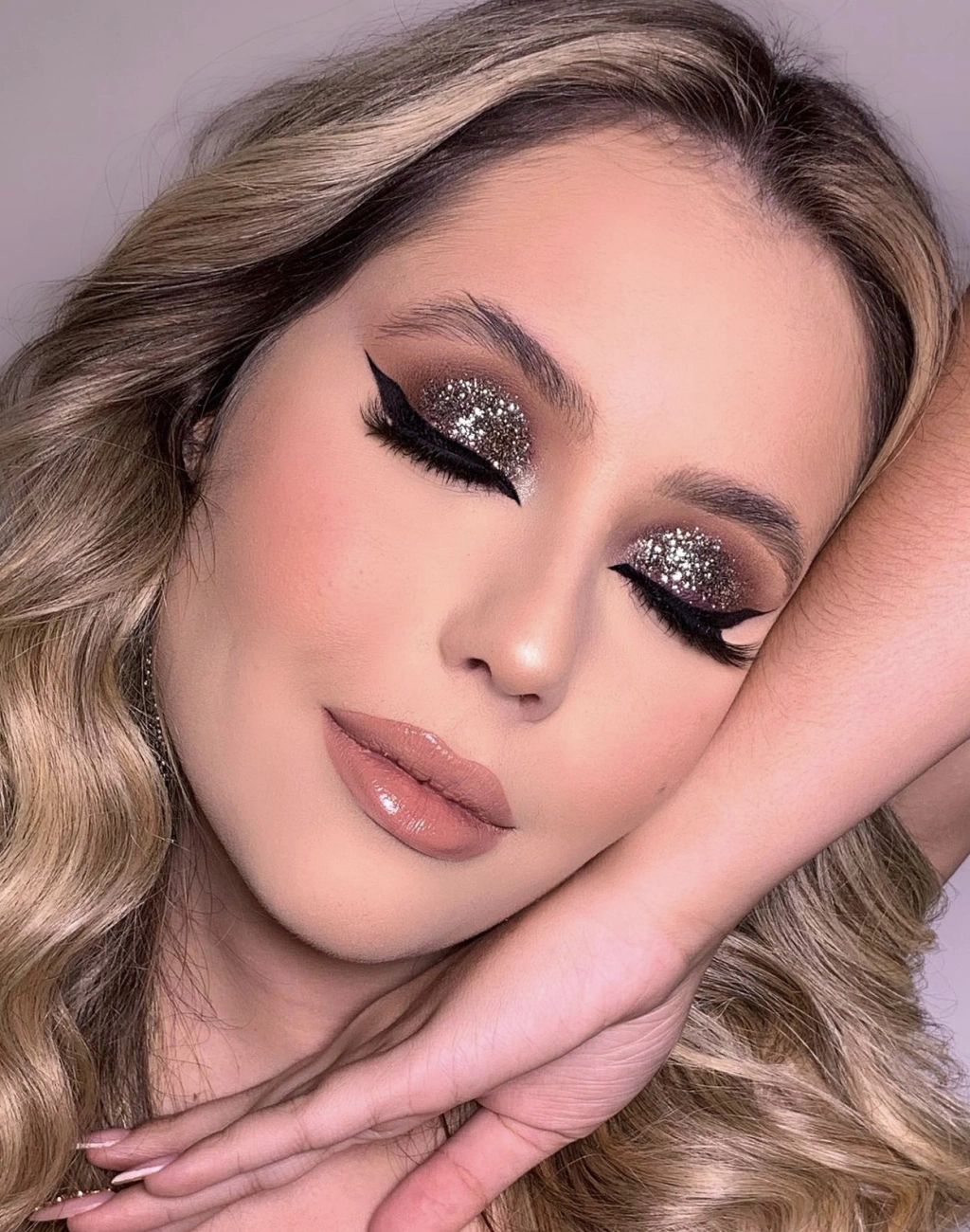 Guia Completo: Como Escolher o Melhor Fixador de Glitter para sua Maquiagem