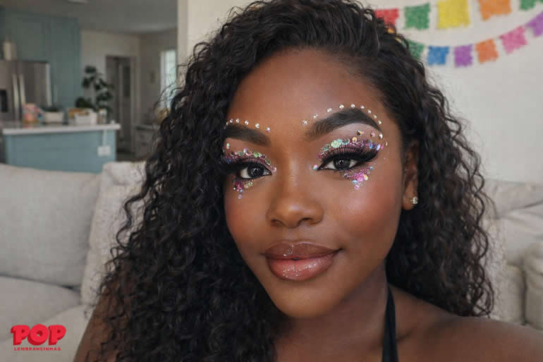 Delineado com Glitter: 5 Formas Criativas de Usar o Brilho nos Olhos