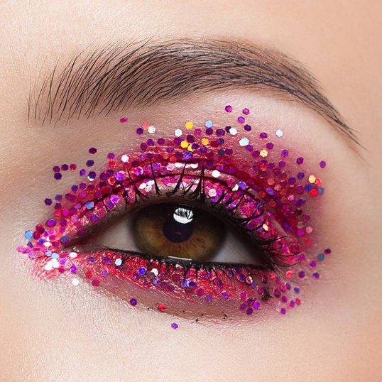 Delineado com Glitter: 5 Formas Criativas de Usar o Brilho nos Olhos