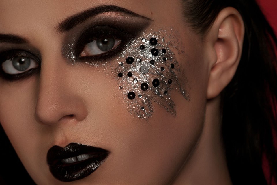 Inspirações de Maquiagem de Bruxa Moderna e Glamourosa