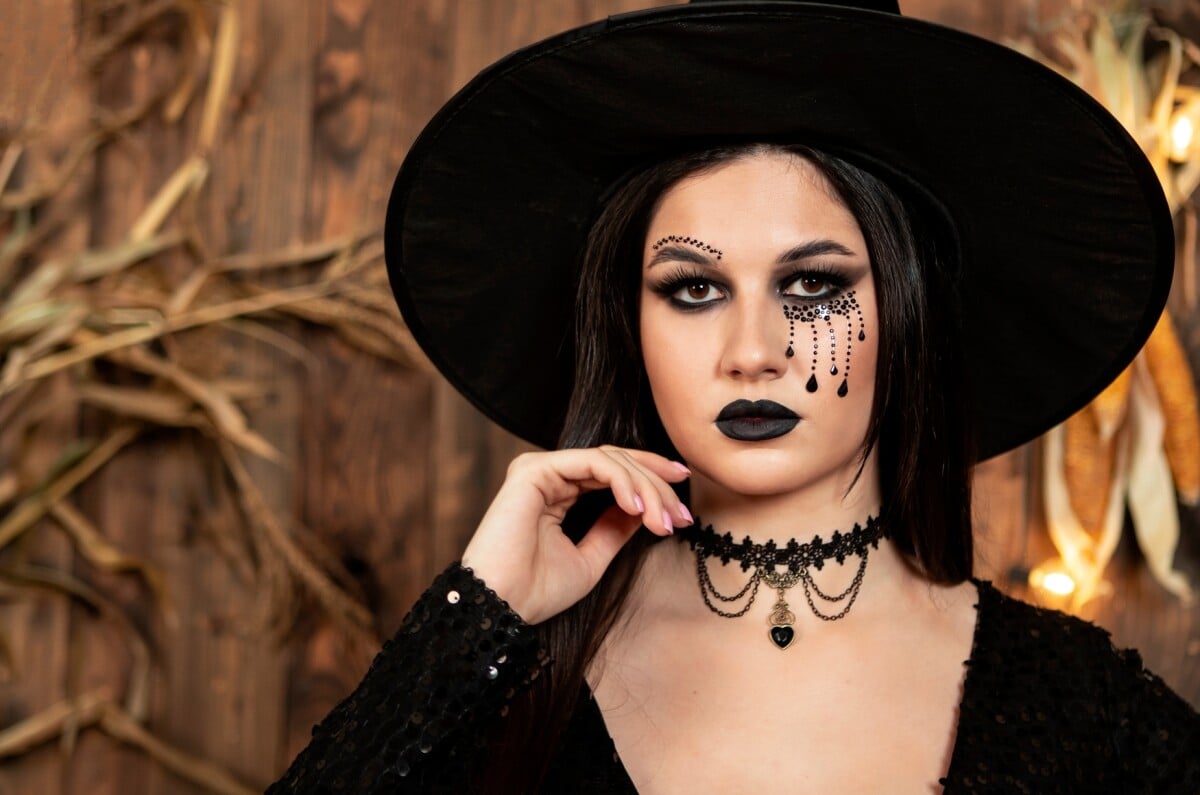 Como Fazer Maquiagem de Bruxa Verde Clássica para o Halloween