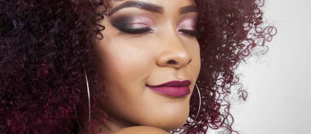 Visagismo: Como a Maquiagem Pode Refletir Sua Verdadeira Identidade