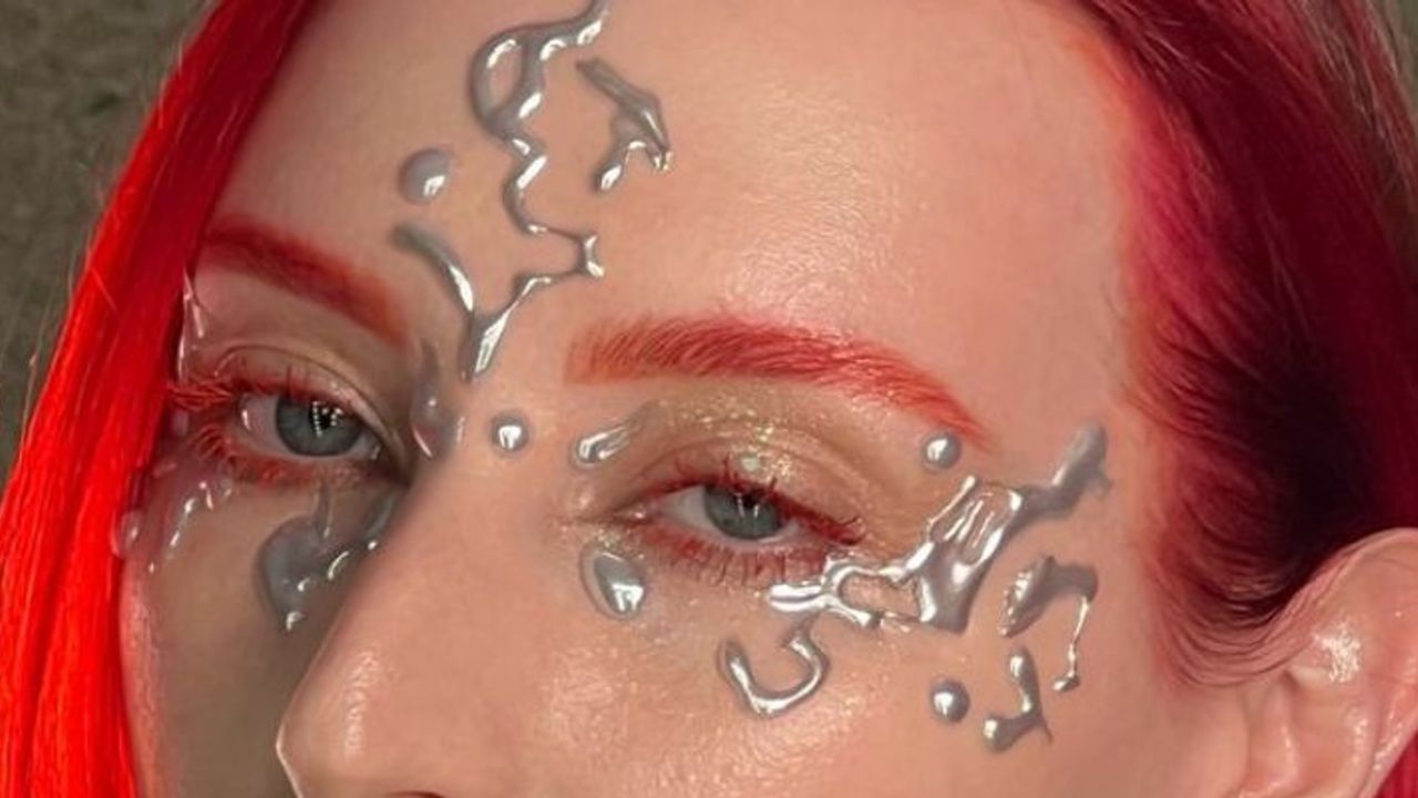 maquiagem futurista vs maquiagem tradicional