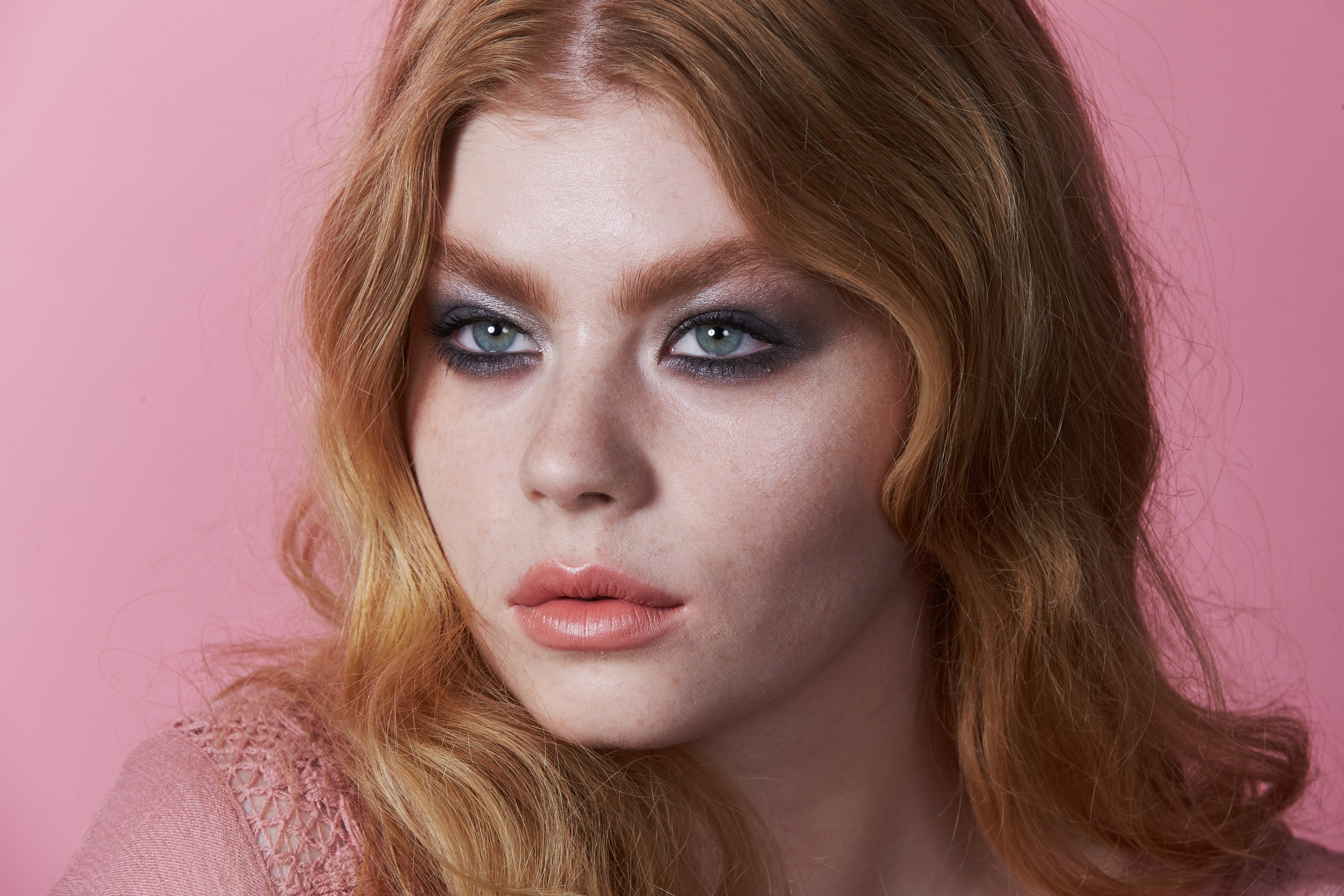 Maquiagem Grunge Clean vs. Clássica: Qual Estilo Combina Mais com Você?