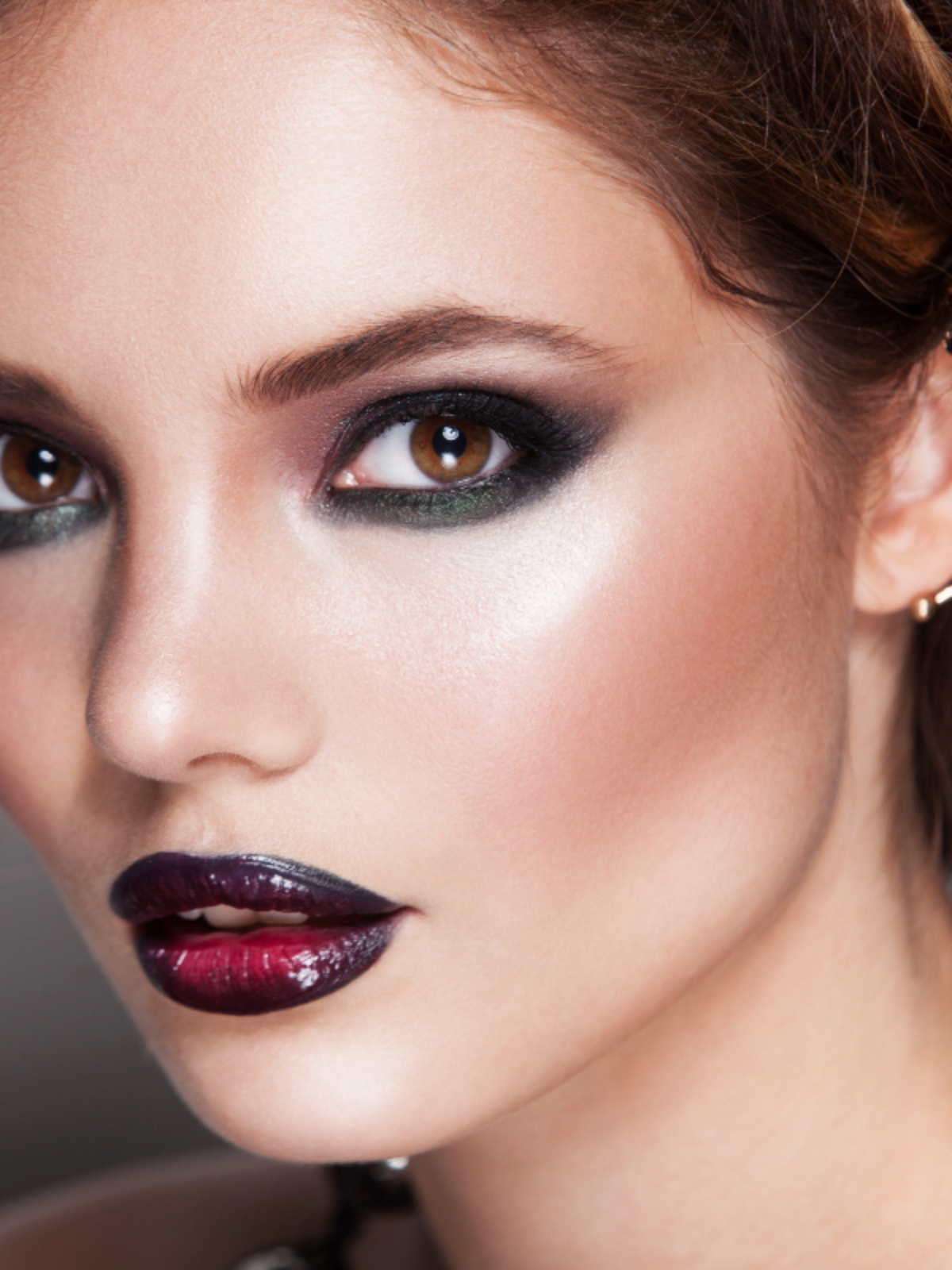 Top 5 Batons Escuros para Recriar a Estética Grunge dos Anos 90