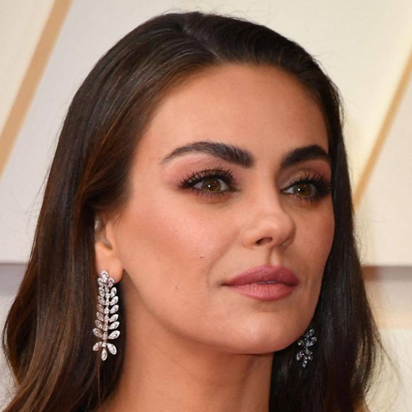 maquiagem mila kunis