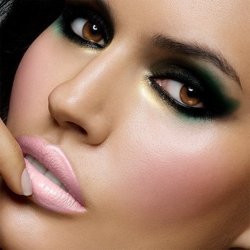 Guia Completo: Desvendando as Técnicas de Maquiagem para Olhos Marcantes