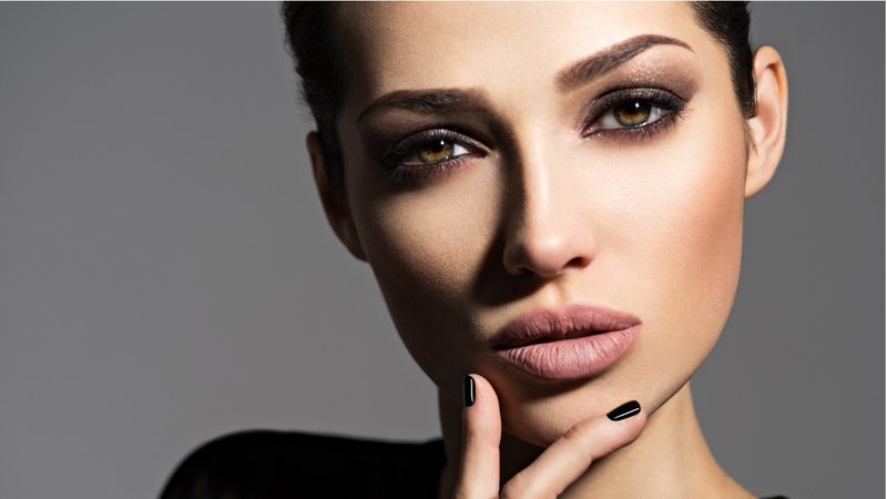 Como Escolher o Batom Perfeito para a Noite