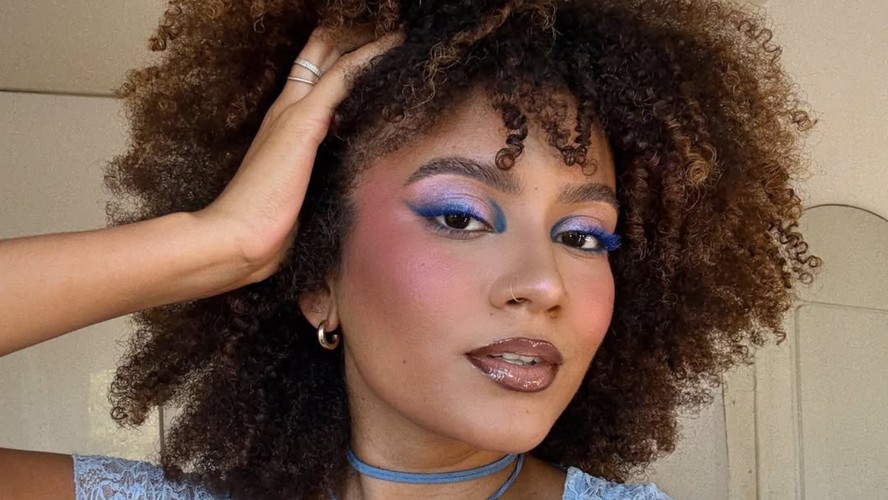 5 ideias de títulos:
1. Maquiagem de Festa para Pele Morena: Guia Completo
2. Destaque Sua Beleza: Maquiagem Noturna para Pele Morena
3. Segredos de Maquiagem para Pele Morena: Do Dia à Noite
4. Cores que Valorizam: Maquiagem de Festa para Todos os Tons de Pele Morena
5. Tutorial Rápido: Maquiagem de Festa Deslumbrante para Pele Morena