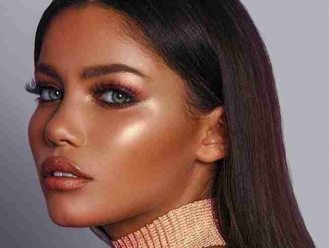 5 ideias de títulos:
1. Maquiagem de Festa para Pele Morena: Guia Completo
2. Destaque Sua Beleza: Maquiagem Noturna para Pele Morena
3. Segredos de Maquiagem para Pele Morena: Do Dia à Noite
4. Cores que Valorizam: Maquiagem de Festa para Todos os Tons de Pele Morena
5. Tutorial Rápido: Maquiagem de Festa Deslumbrante para Pele Morena