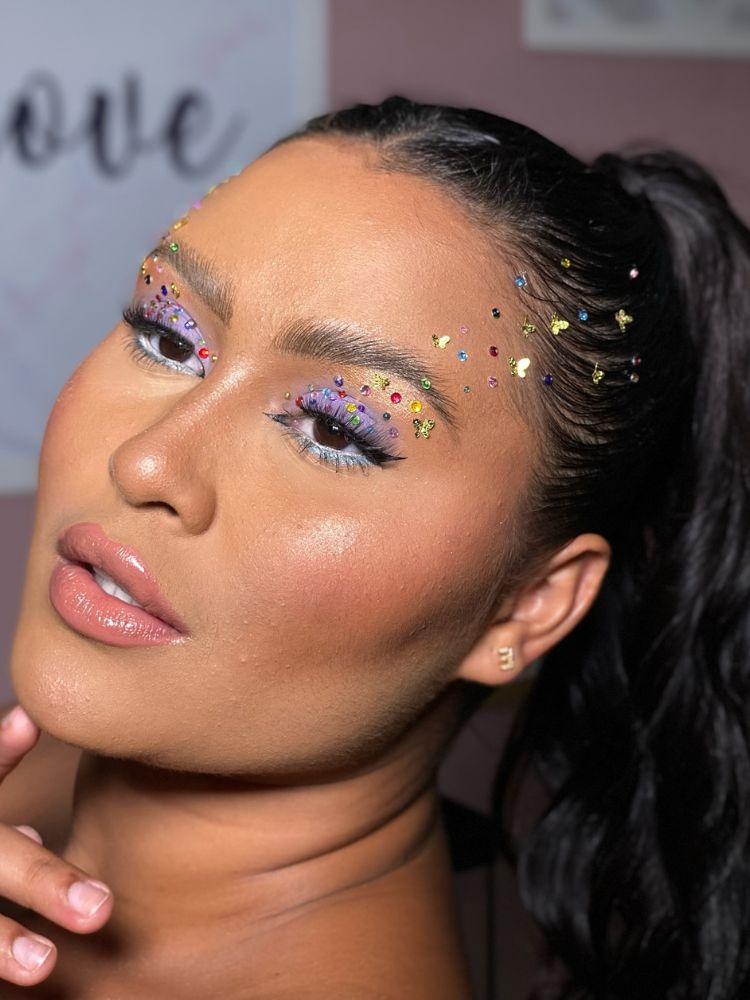 5 ideias de títulos:
1. Maquiagem de Festa para Pele Morena: Guia Completo
2. Destaque Sua Beleza: Maquiagem Noturna para Pele Morena
3. Segredos de Maquiagem para Pele Morena: Do Dia à Noite
4. Cores que Valorizam: Maquiagem de Festa para Todos os Tons de Pele Morena
5. Tutorial Rápido: Maquiagem de Festa Deslumbrante para Pele Morena