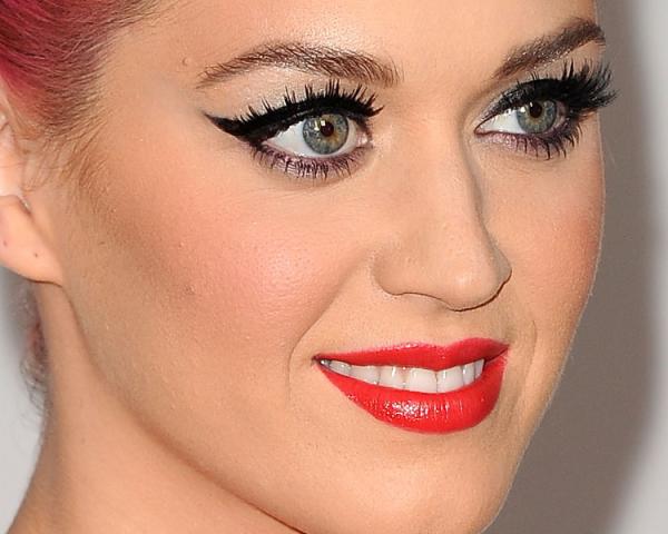 maquiagem para olhos grandes