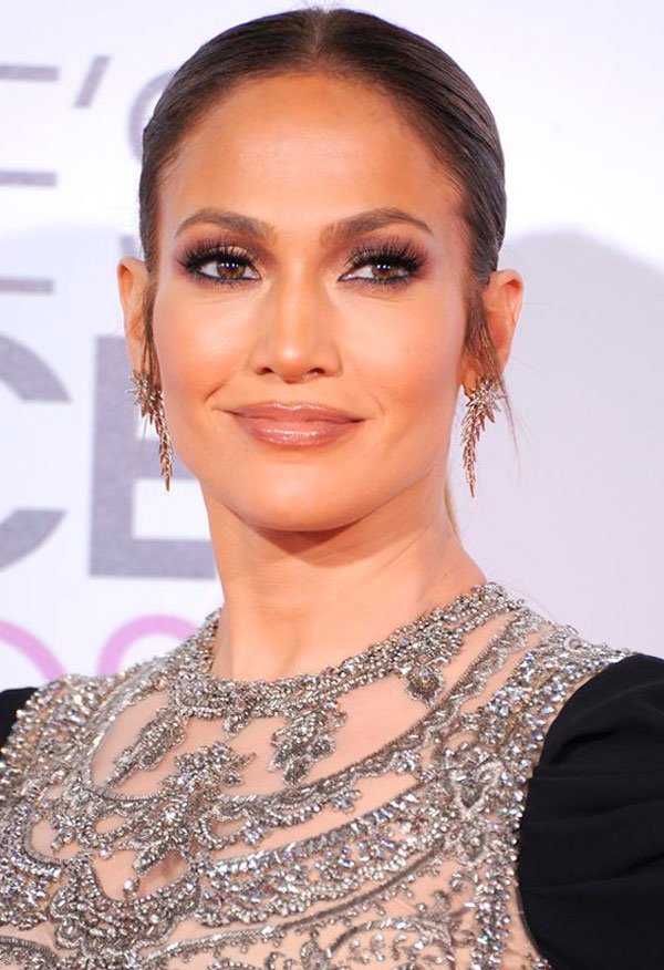 Maquiagem para olhos grandes vs. olhos pequenos: diferenças e técnicas