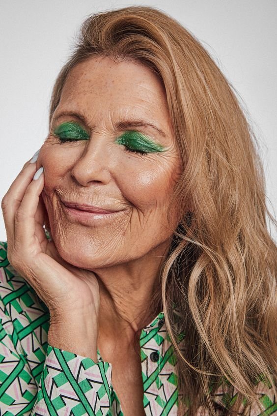 Guia completo: Preparação da pele madura para maquiagem perfeita