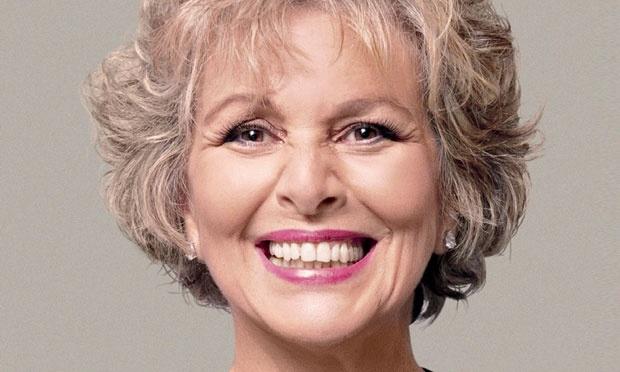 Produtos essenciais para uma maquiagem leve e luminosa em pele madura