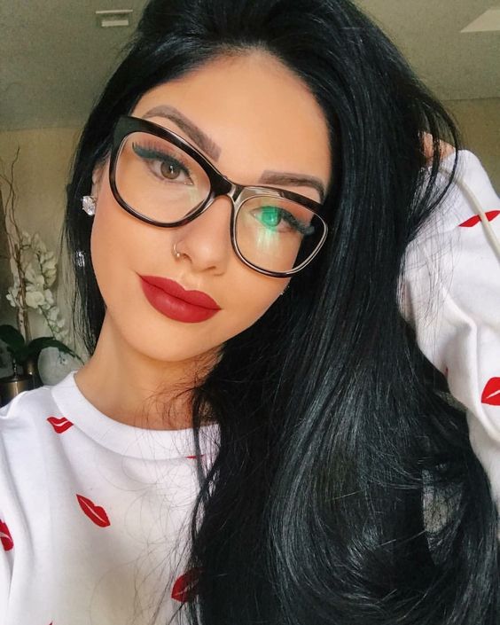 Como Escolher a Base e o Corretivo Ideal para Evitar Marcas de Óculos