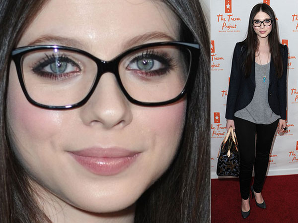 Os Melhores Produtos de Maquiagem de Alta Fixação para Quem Usa Óculos