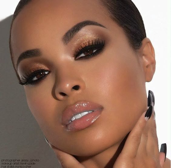 maquiagem para roupa marrom