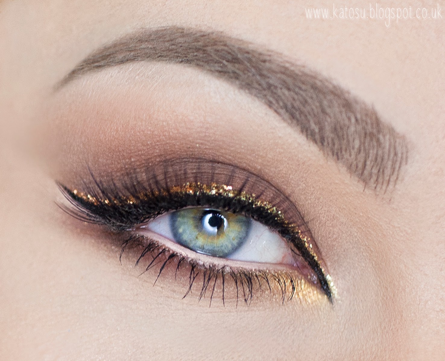 Guia completo de maquiagem para eventos com roupa marrom