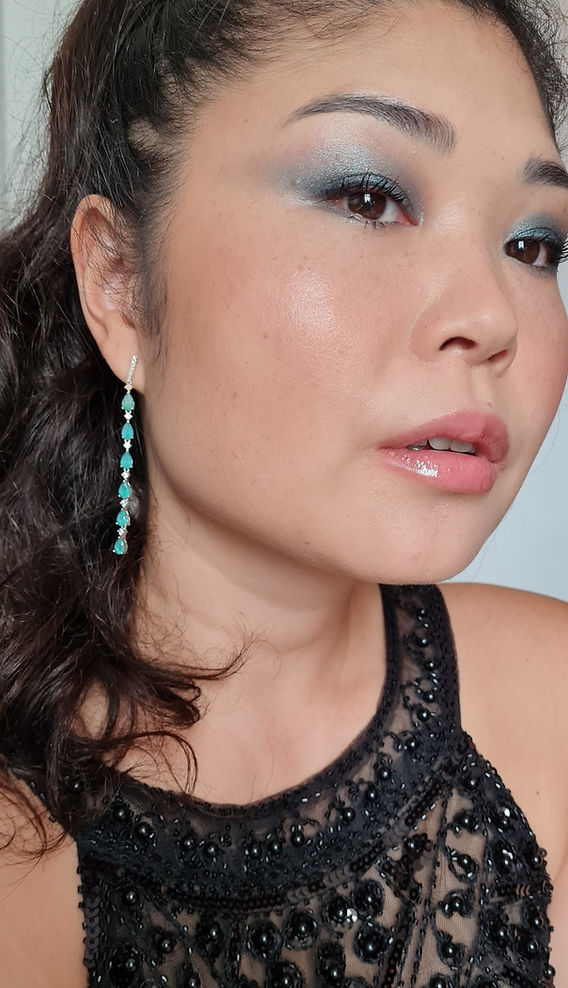 Como Escolher o Esmalte Perfeito para Combinar com Seu Vestido Verde