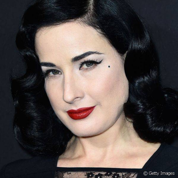 como fazer delineado gatinho pin up com delineador líquido