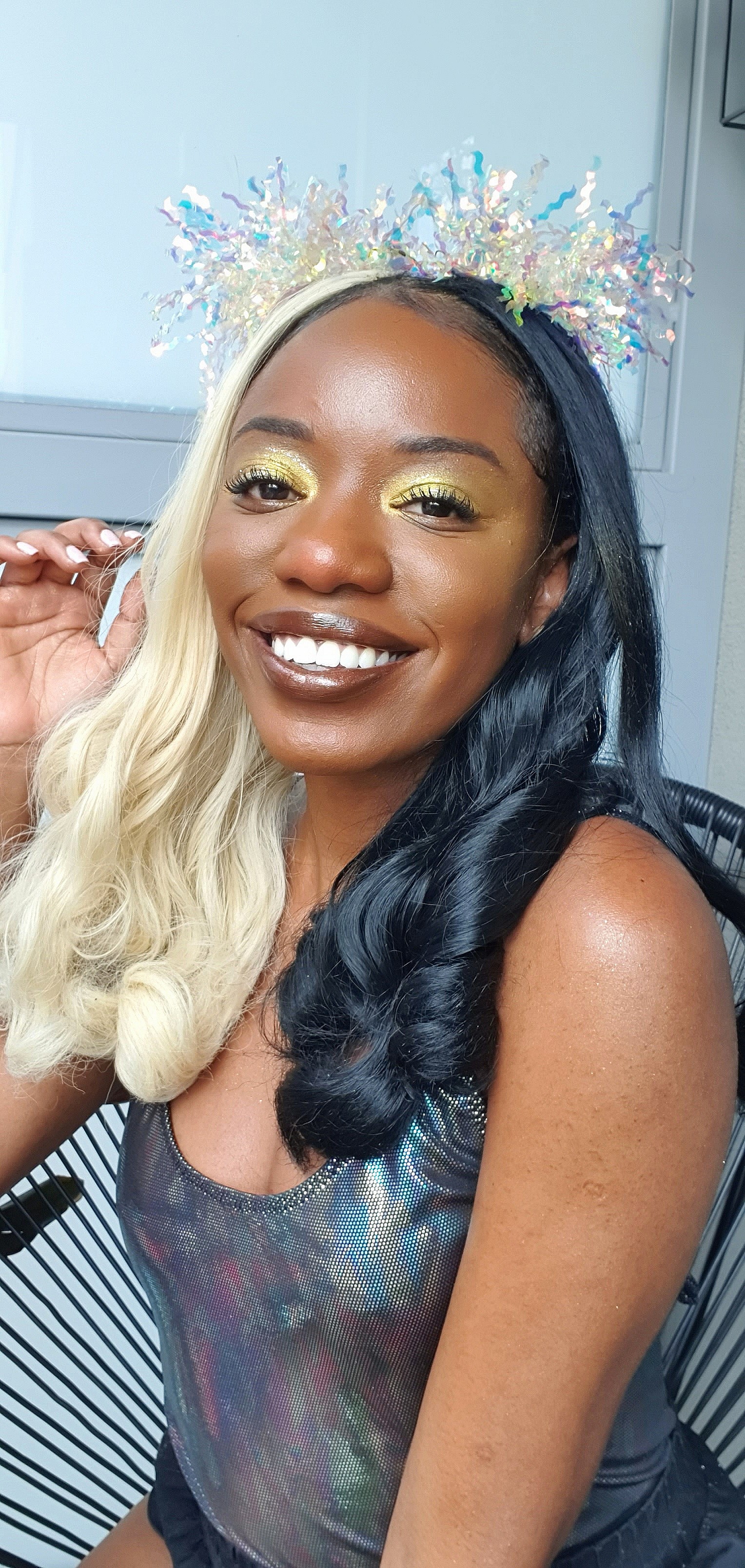 Maquiagem para Festas: Dicas Essenciais para um Olhar Dourado e Preto Impecável