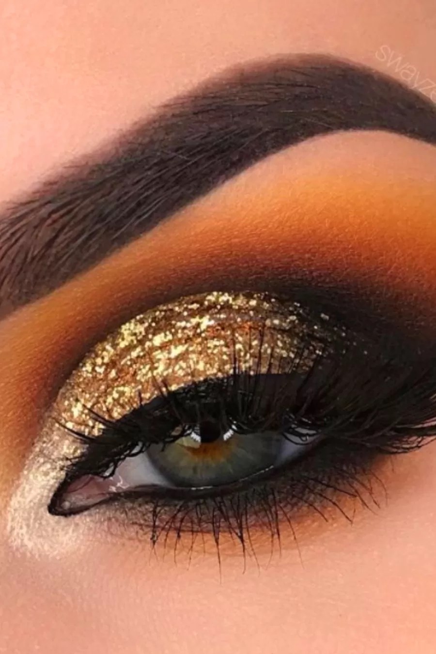 Maquiagem para Festas: Dicas Essenciais para um Olhar Dourado e Preto Impecável