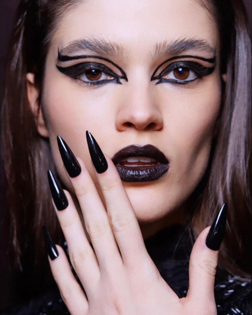 como fazer delineado gráfico punk perfeito