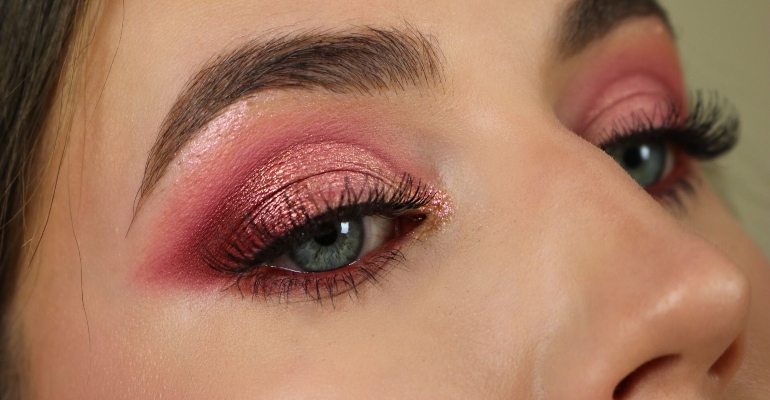 Maquiagem rosa para pele madura