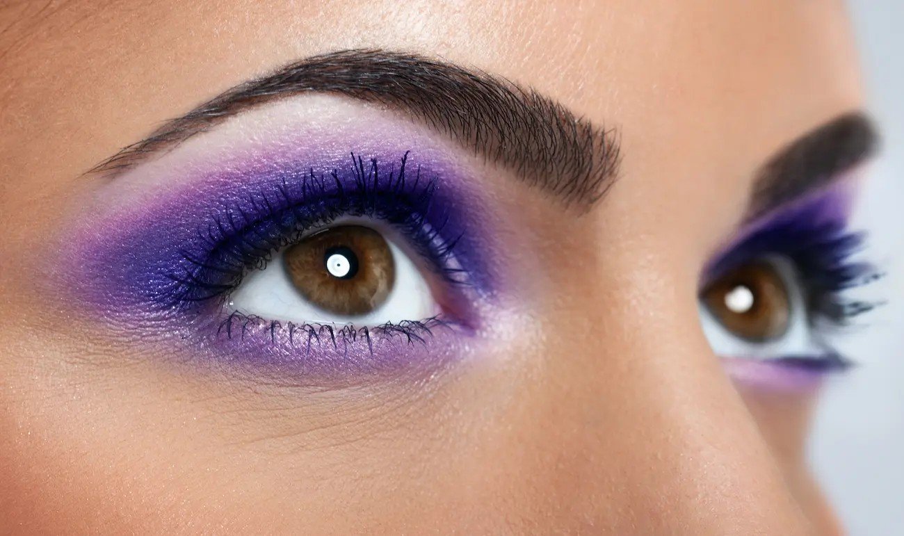 Delineador Roxo: Como Criar Looks Gráficos e Impactantes