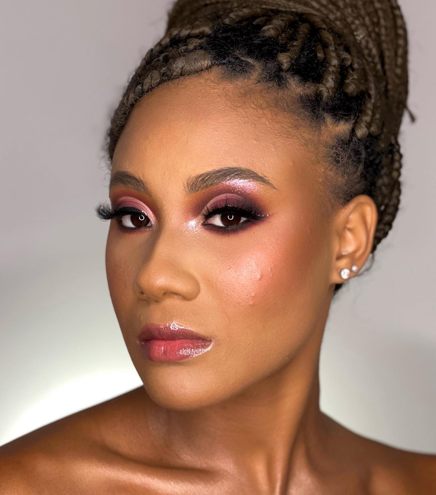 Cílios Postiços Naturais: O Segredo para Abrir o Olhar na Maquiagem de Madrinha