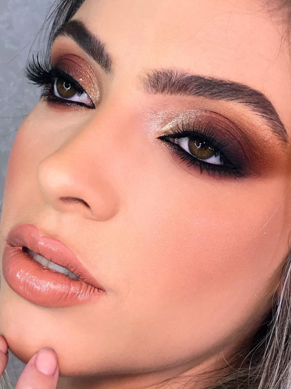 5 ideias de títulos:
1. Vestido Preto: Guia Completo de Maquiagem para Arrasar em Qualquer Ocasião
2. Olhos ou Lábios? Descubra a Maquiagem Perfeita para o Seu Vestido Preto
3. Dicas de Ouro: Como Combinar Batom e Acessórios com Vestido Preto
4. Maquiagem Esfumada vs. Delineado Gatinho: Qual o Melhor para o Seu Vestido Preto?
5. Do Clássico ao Ousado: Transforme Seu Look com Maquiagem e Vestido Preto