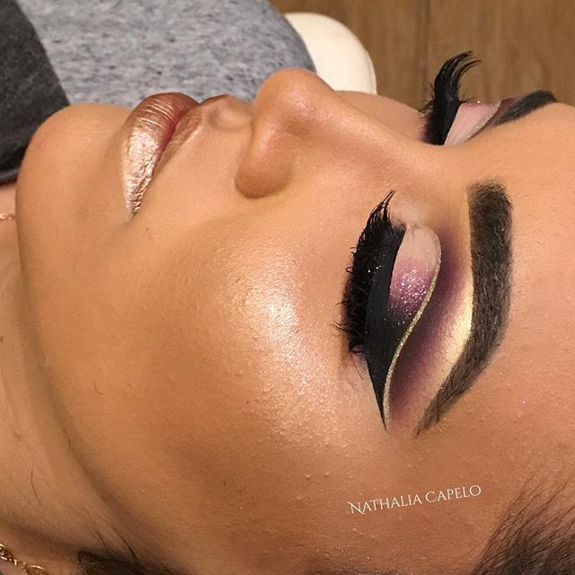 Chanel vs. Dior vs. Charlotte Tilbury: Qual Marca de Luxo Escolher para sua Maquiagem?