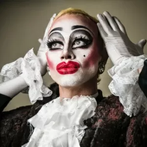 Queen Fashion vs. MAC Retro Matte: Uma Comparação Justa de Batons